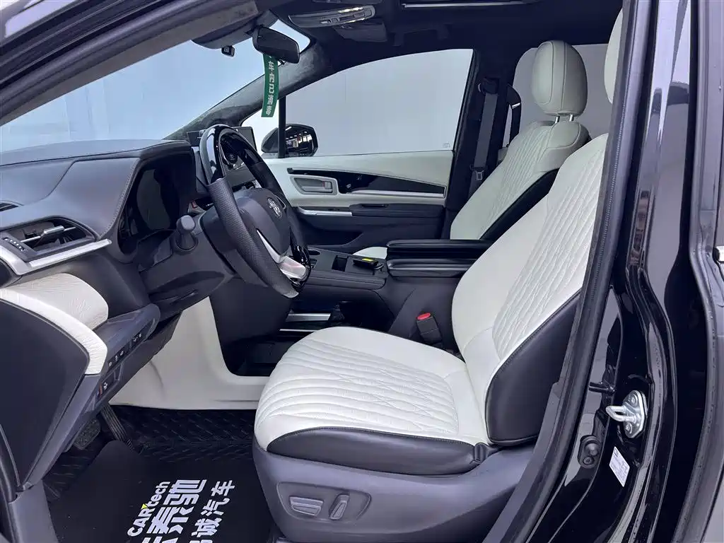 Toyota Sienna 2024 2.5L Hybrid Comfort Edition