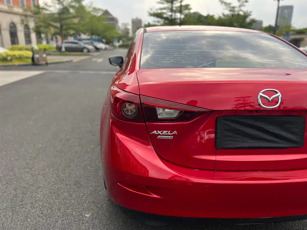 Mazda 3 Axela 2014 Sedan 1.5L Automatic Luxury