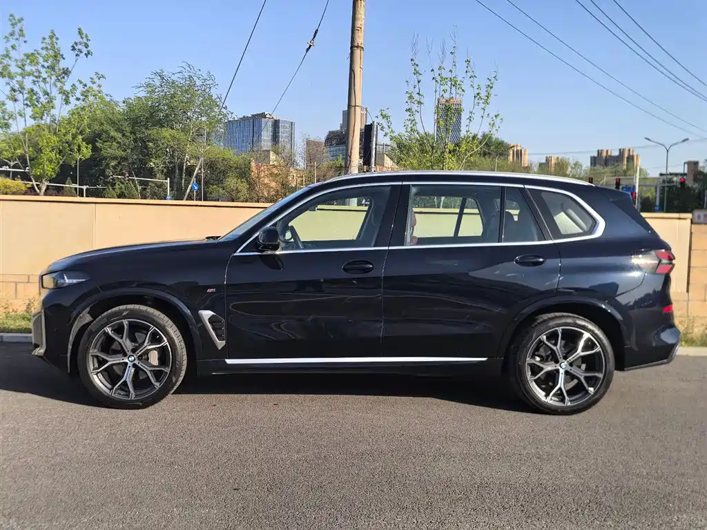 BMW X5 2023 xDrive 30Li Premium M Sport Package