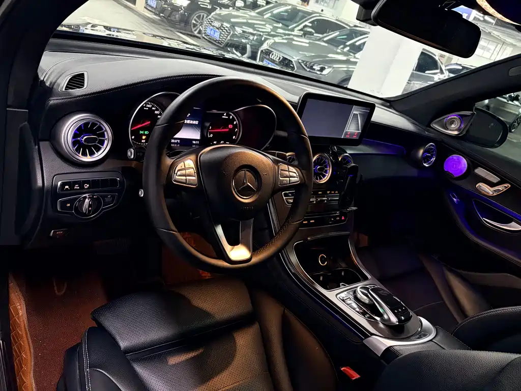 Mercedes-Benz GLC 260 4MATIC Luxury 2016