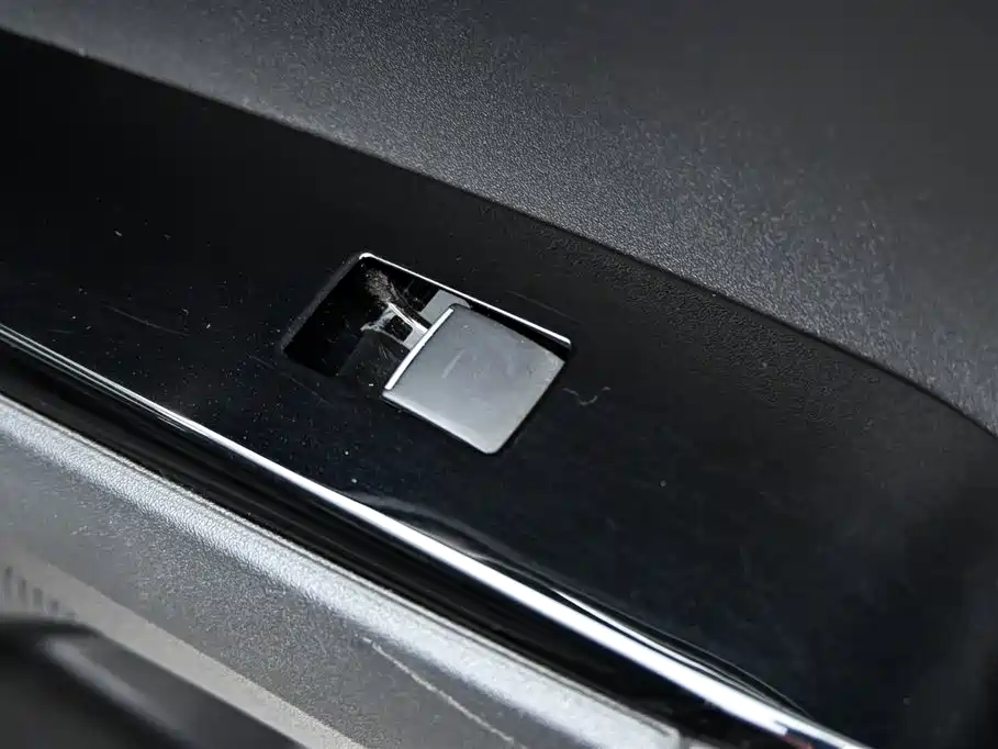 Camry 2024 2.0G Premium Edition