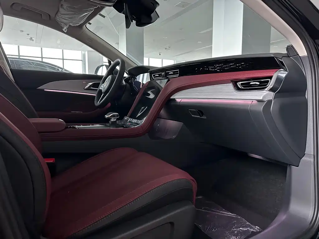 Hongqi H5 2025 2.0T Automatic Qi Chang Edition