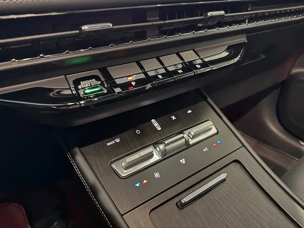 Lincoln Corsair 2024 1.5T FWD Premium Hybrid Edition
