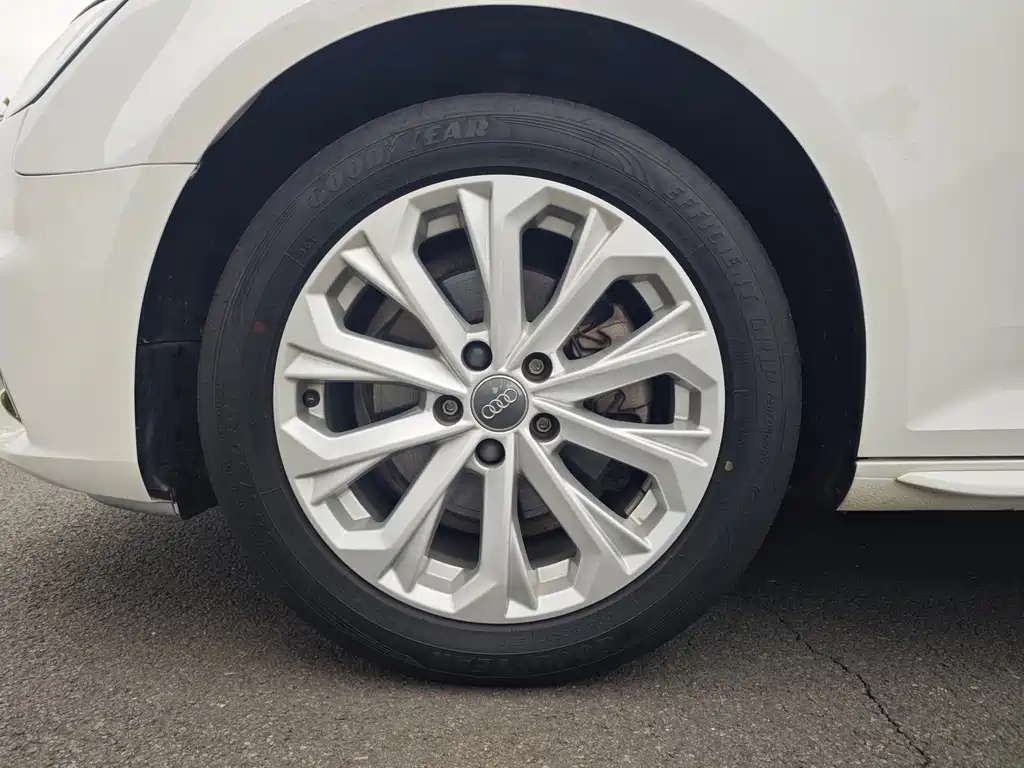 Audi A4L 2019 40 TFSI Entry Edition China VI