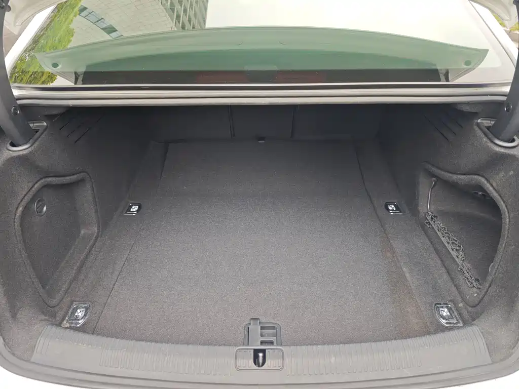 Audi A4L 2019 40 TFSI Entry Edition China VI