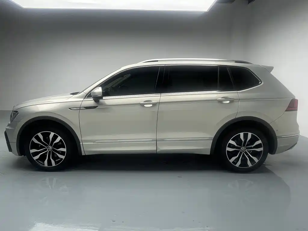 Volkswagen Tiguan L 2021 330TSI Automatic FWD R-Line Yuexiang Edition