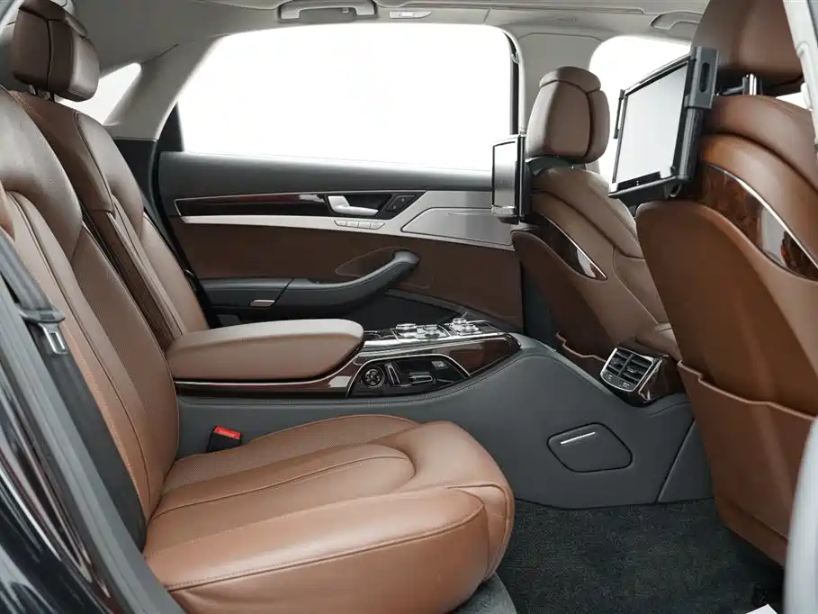 Audi A8L 45 TFSI quattro Luxury 2013