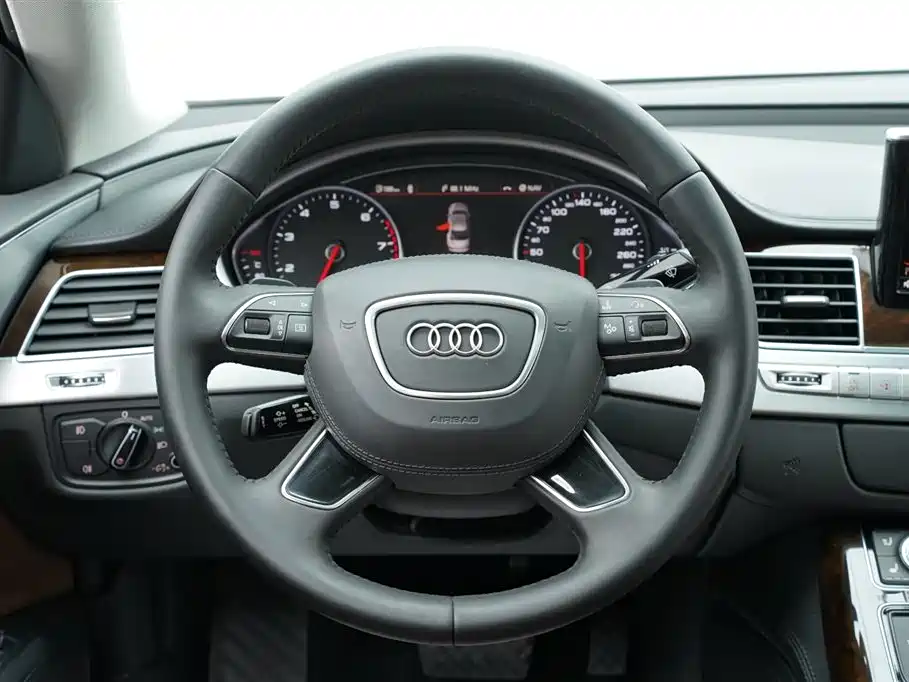 Audi A8L 45 TFSI quattro Luxury 2013