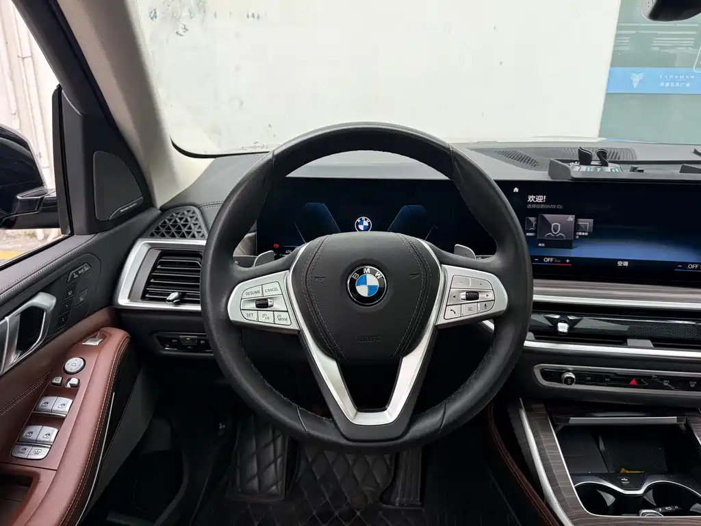 BMW X7 2023 xDrive40i Leading Trim Luxury Package