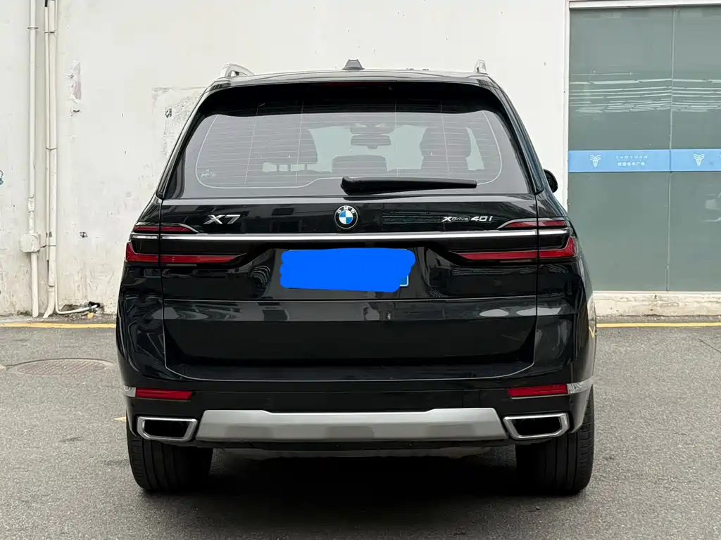 BMW X7 2023 xDrive40i Leading Trim Luxury Package