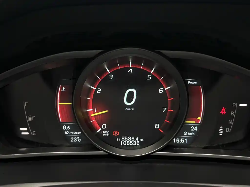 Volvo V40 2015 1.6T Kinetic