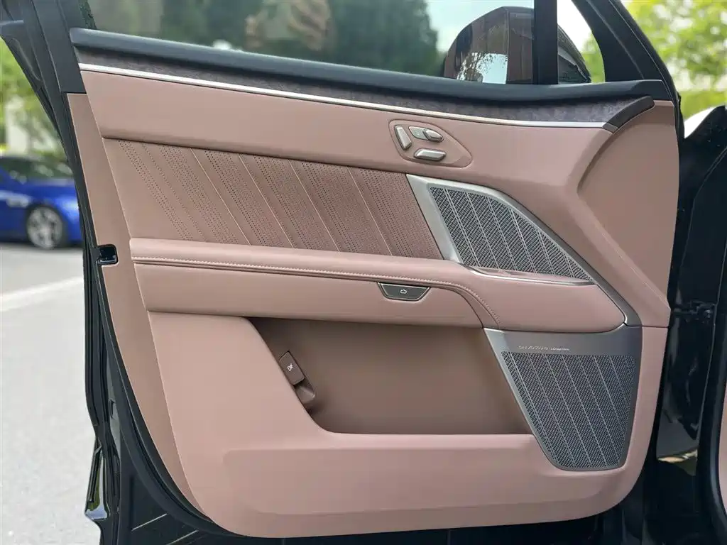 Onvo L90 2025 Ultra 6-Seater