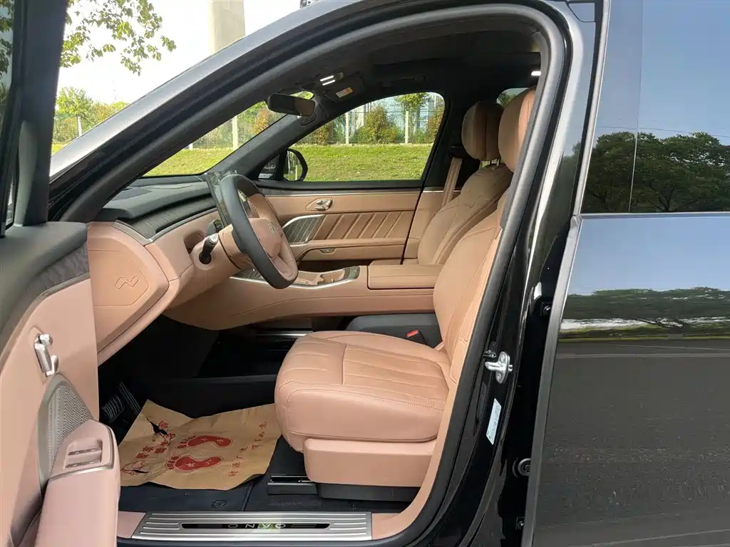 Onvo L90 2025 Ultra 6-Seater