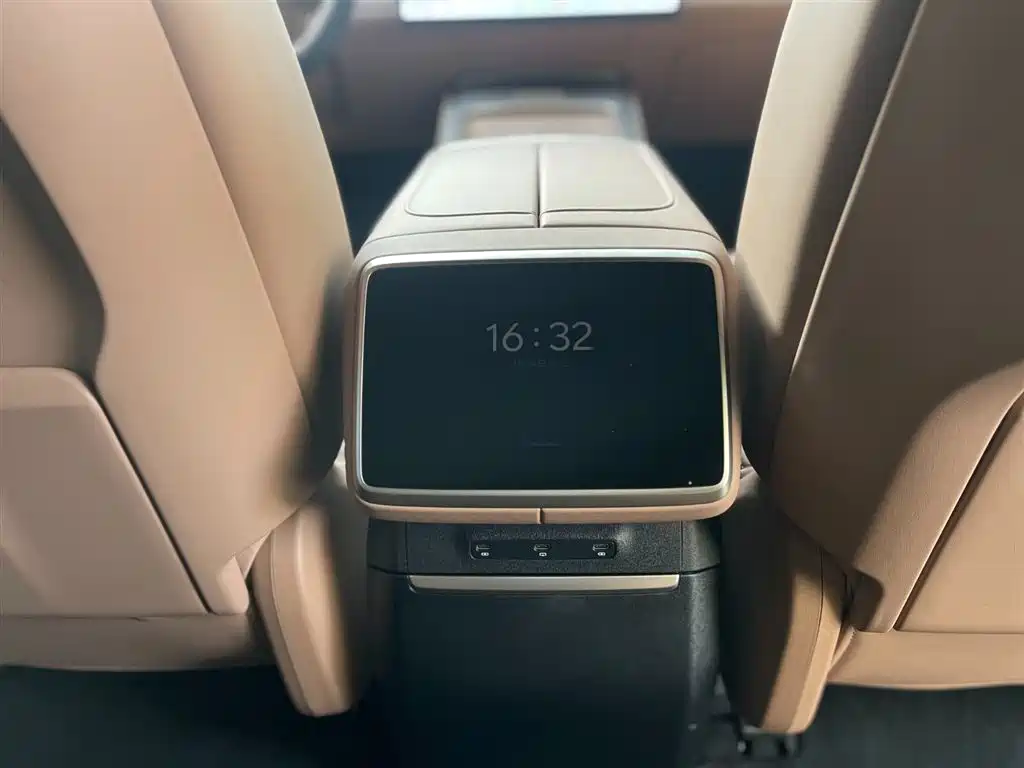 Onvo L90 2025 Ultra 6-Seater