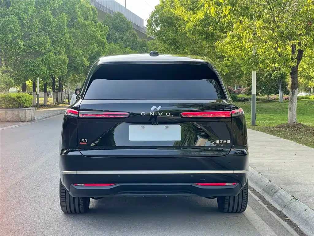Onvo L90 2025 Ultra 6-Seater