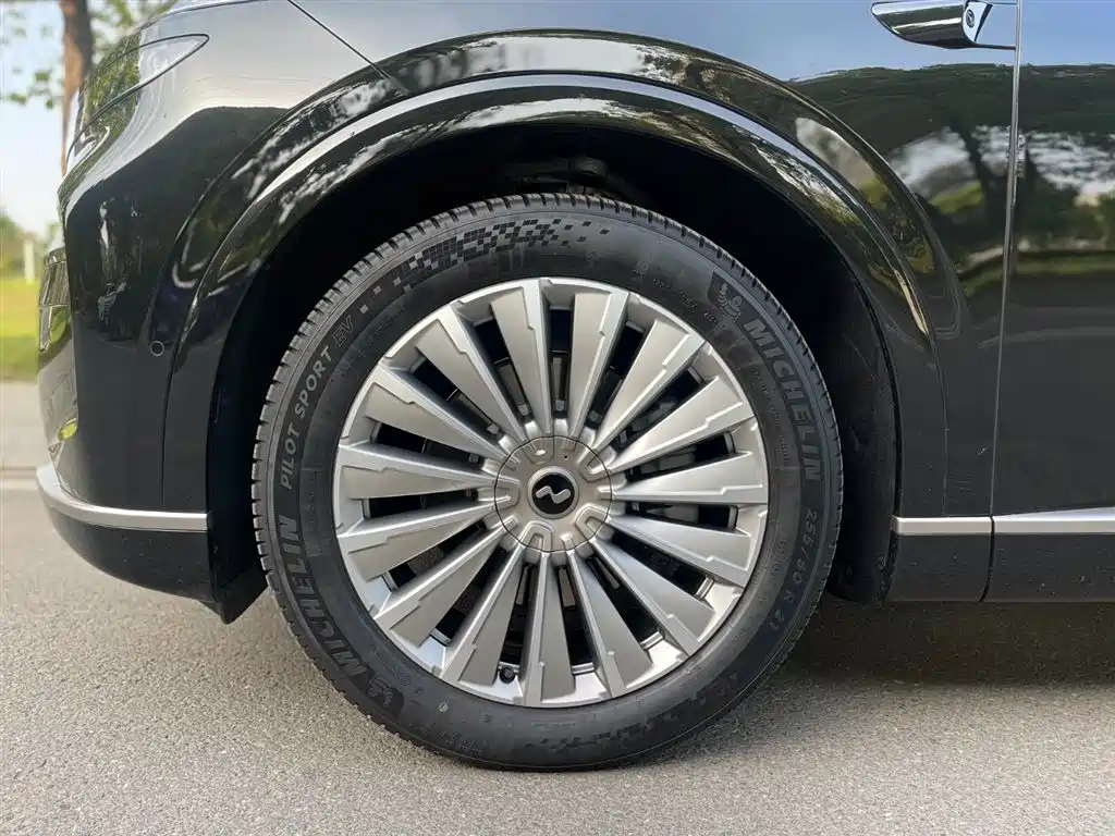 Onvo L90 2025 Ultra 6-Seater