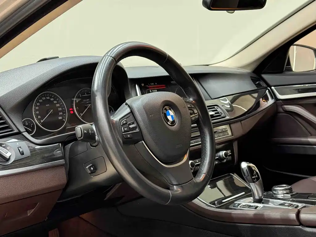 BMW 5 Series 2014 525Li Luxury Design Package