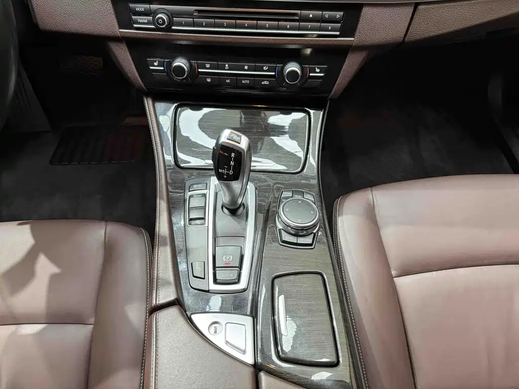BMW 5 Series 2014 525Li Luxury Design Package