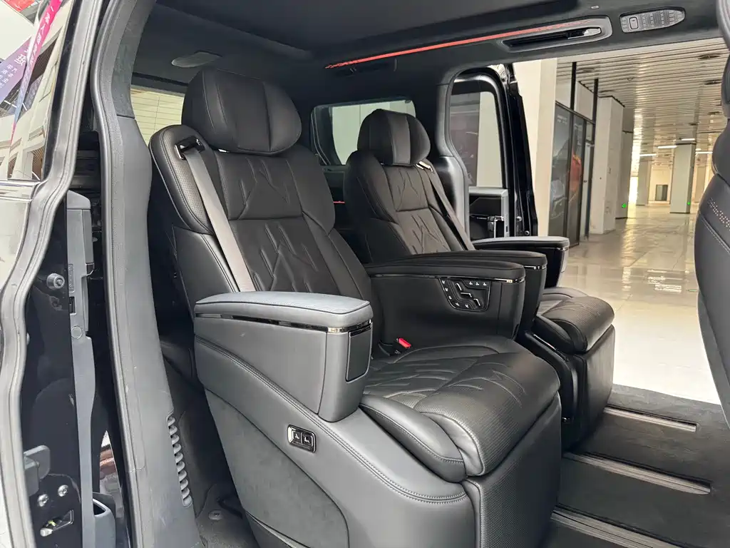 Zeekr 009 2024 7-Seater Aisle Edition AWD 108kWh