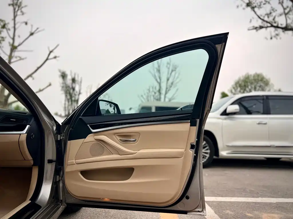 BMW 5 Series 2012 523Li Luxury