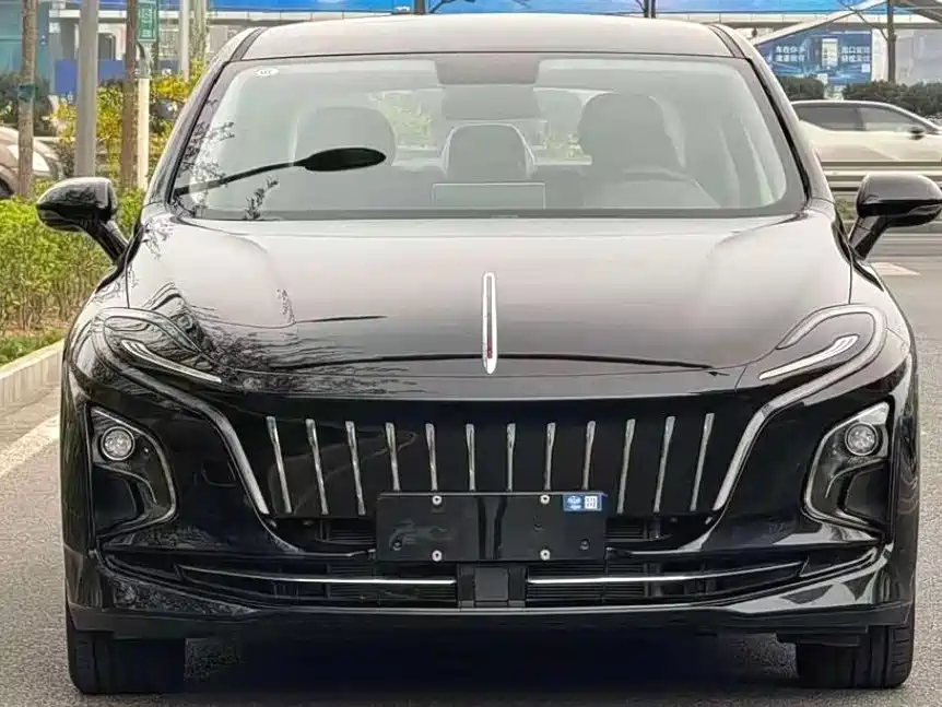 Hongqi E-QM5 2025 500km Travel Edition