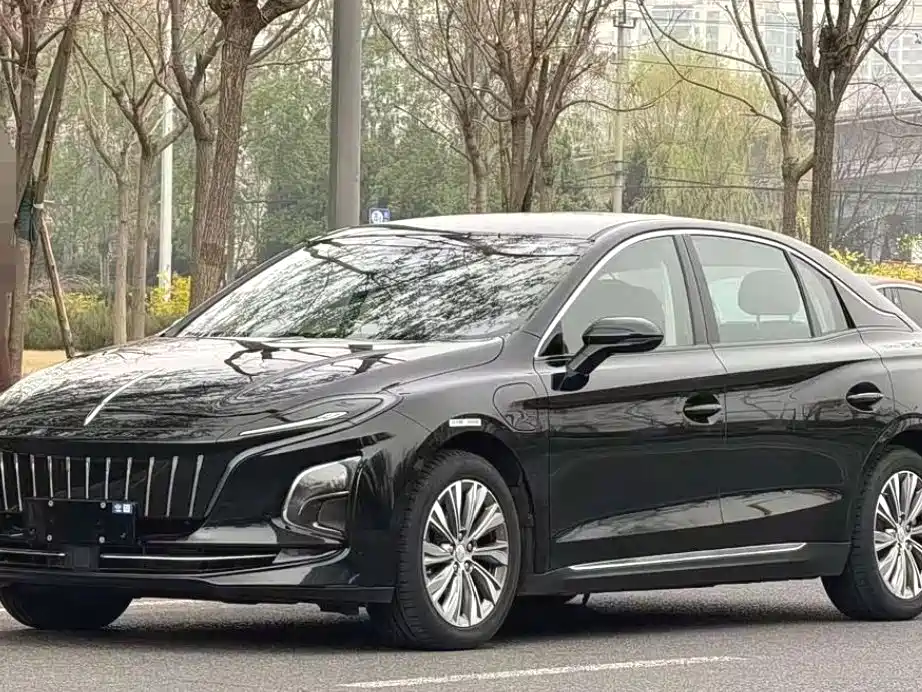 Hongqi E-QM5 2025 500km Travel Edition