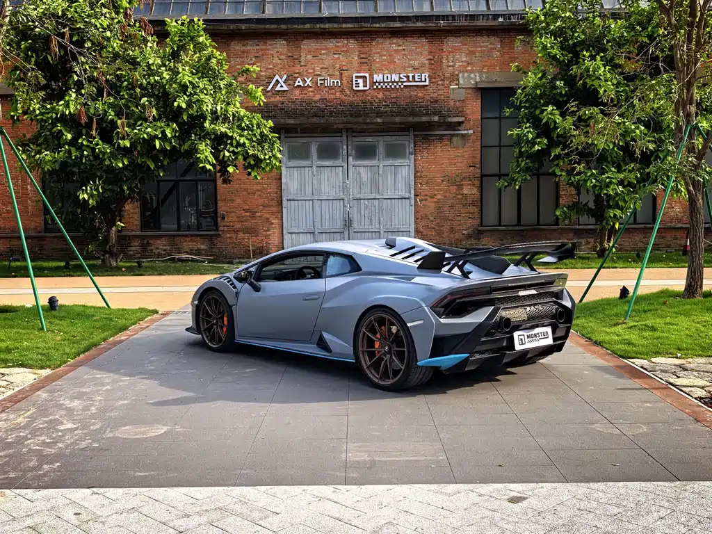 2021 Lamborghini Huracán STO