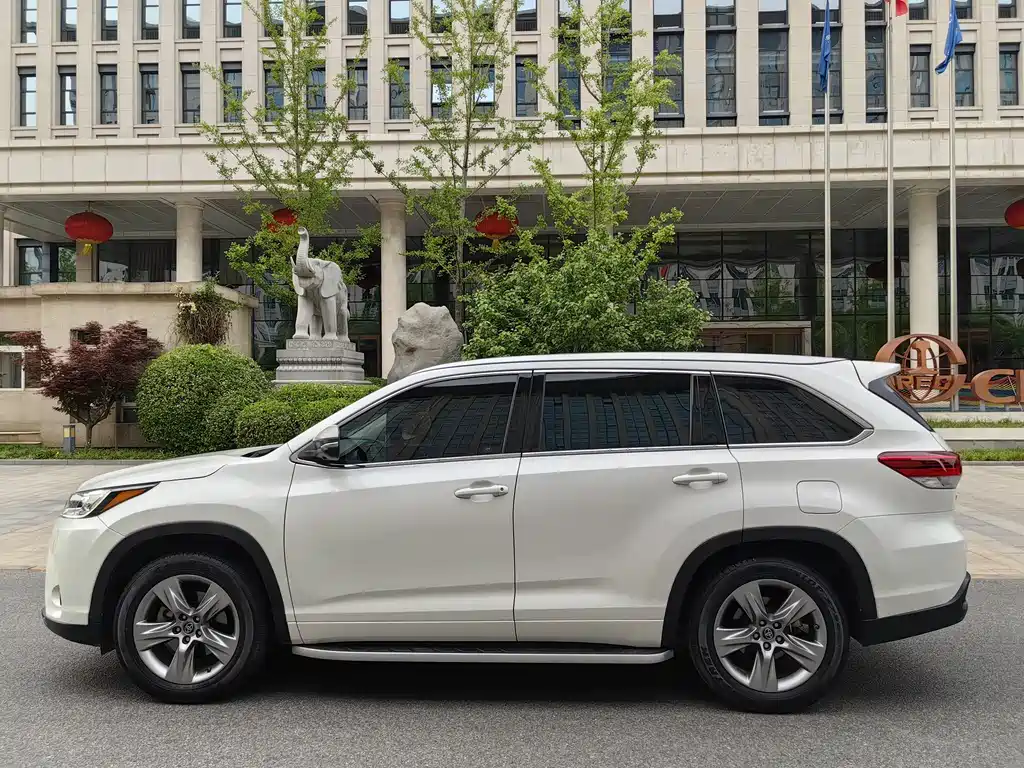 Toyota Highlander 2018 2.0T AWD Premium Edition 7-Seater China VI