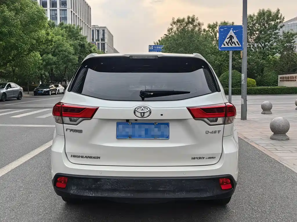 Toyota Highlander 2018 2.0T AWD Premium Edition 7-Seater China VI