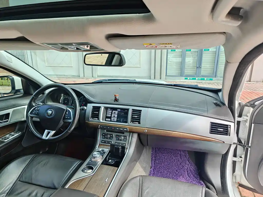 Jaguar XF 2015 XF 2.0T Fenghua Edition