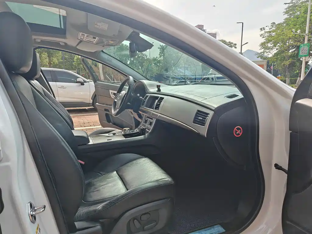 Jaguar XF 2015 XF 2.0T Fenghua Edition