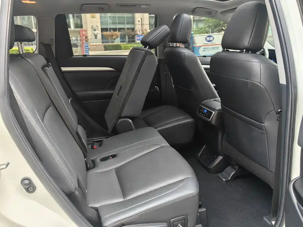 Toyota Highlander 2018 2.0T AWD Premium Edition 7-Seater China VI