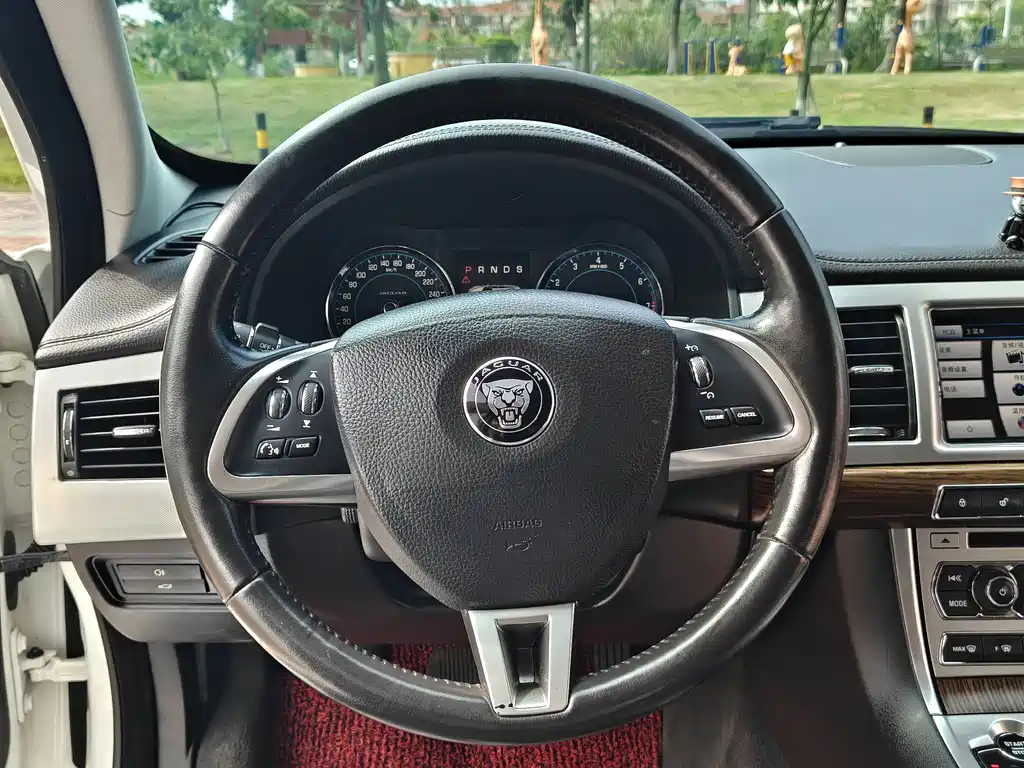 Jaguar XF 2015 XF 2.0T Fenghua Edition