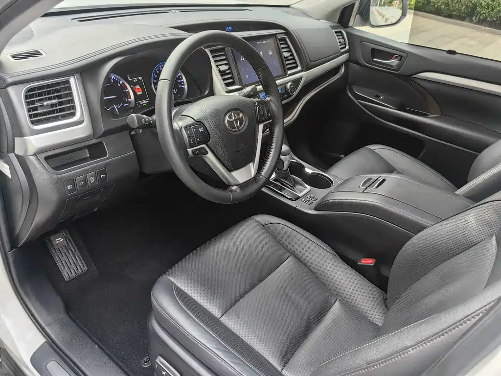Toyota Highlander 2018 2.0T AWD Premium Edition 7-Seater China VI