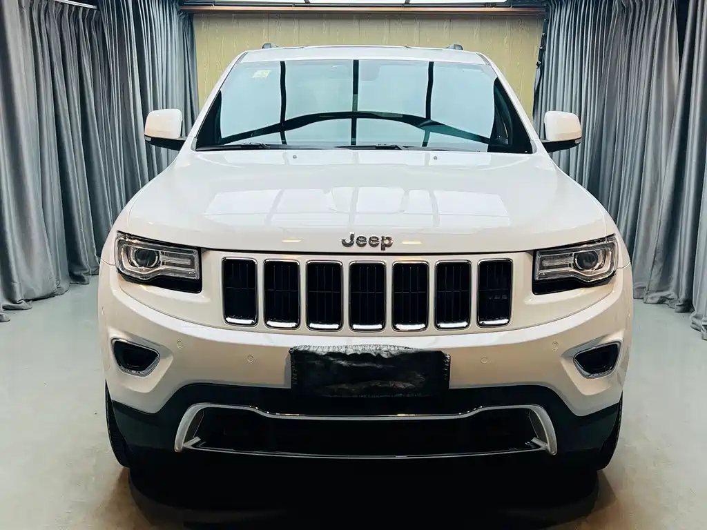 Jeep Grand Cherokee 2015 3.6L Elite Navigation Edition