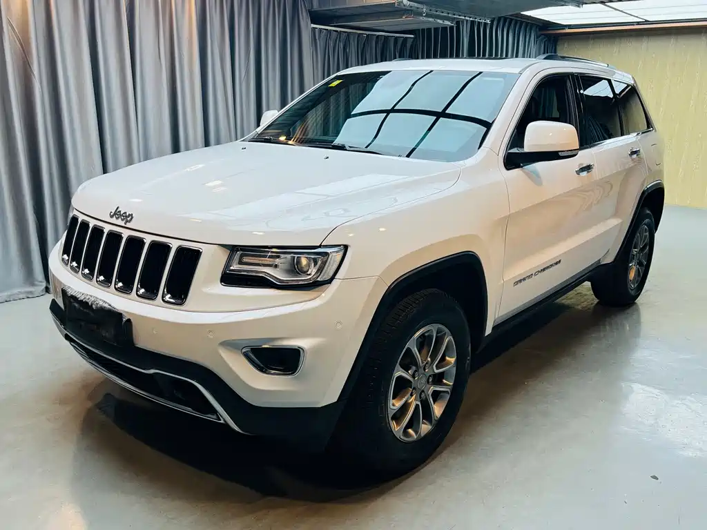 Jeep Grand Cherokee 2015 3.6L Elite Navigation Edition