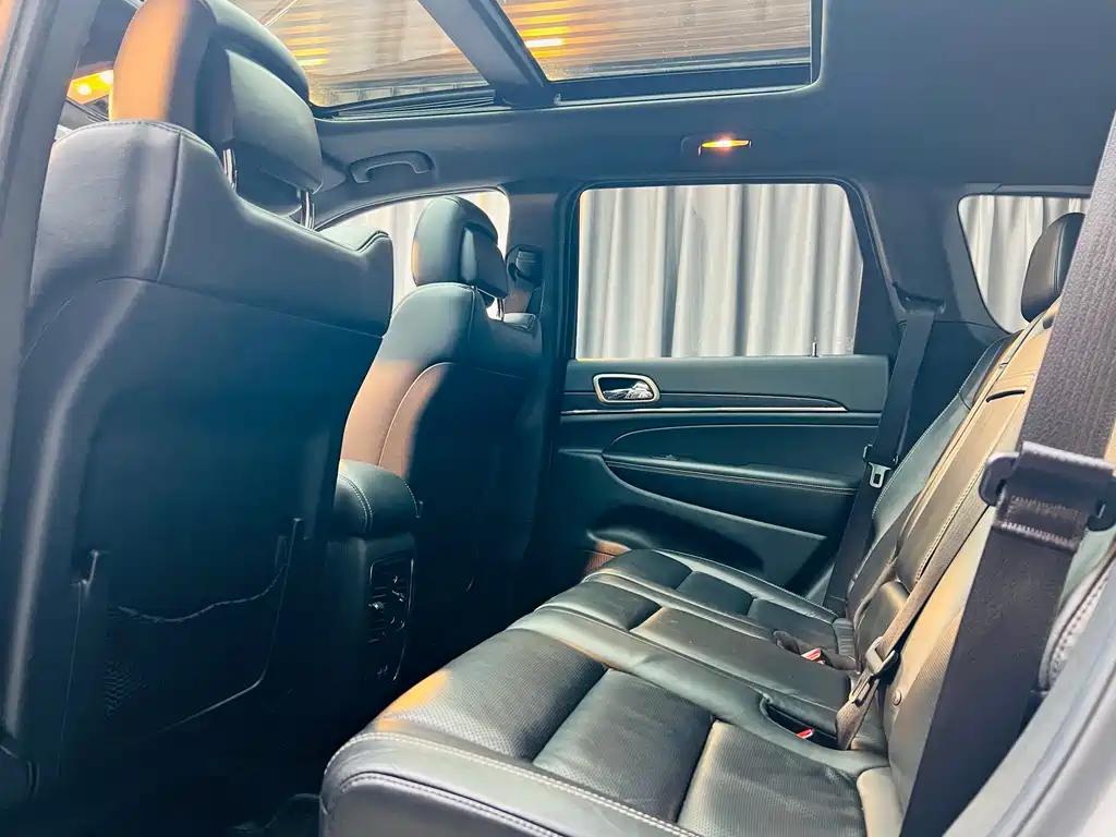 Jeep Grand Cherokee 2015 3.6L Elite Navigation Edition