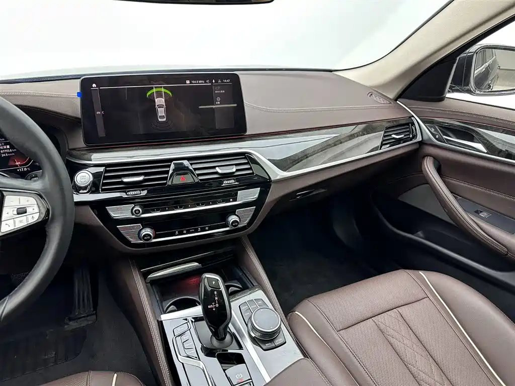 BMW 5 Series 2022 Facelift 525Li Luxury Package