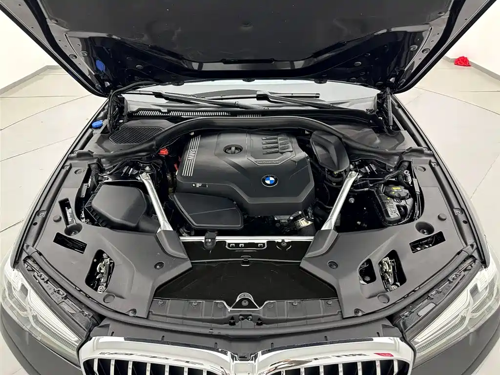 BMW 5 Series 2022 Facelift 525Li Luxury Package