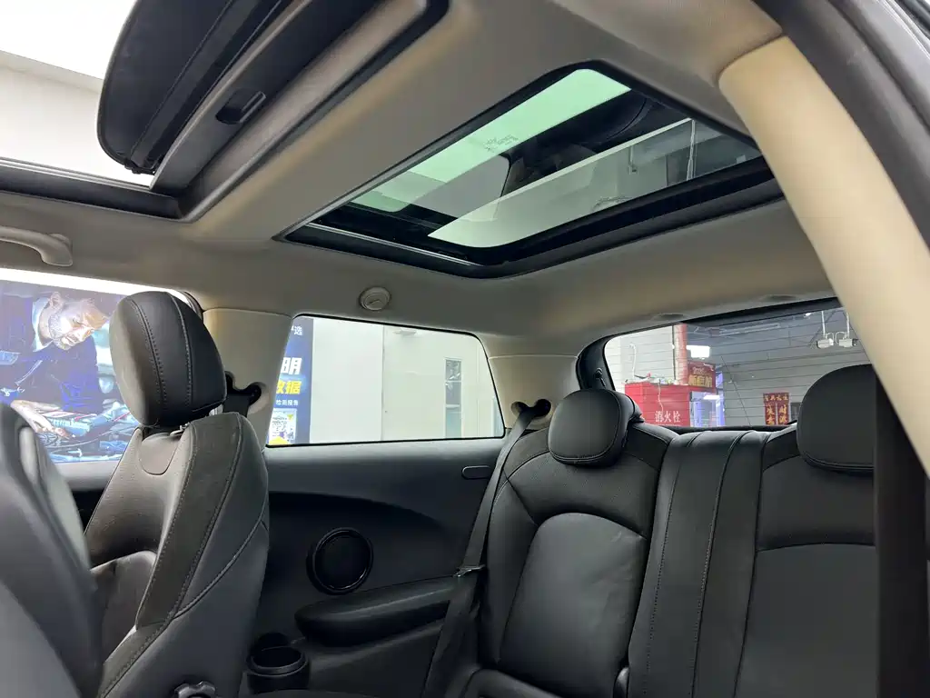 MINI 2019 1.5T COOPER Artist