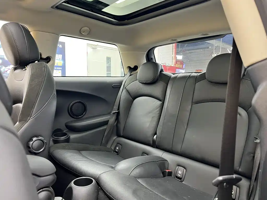 MINI 2019 1.5T COOPER Artist