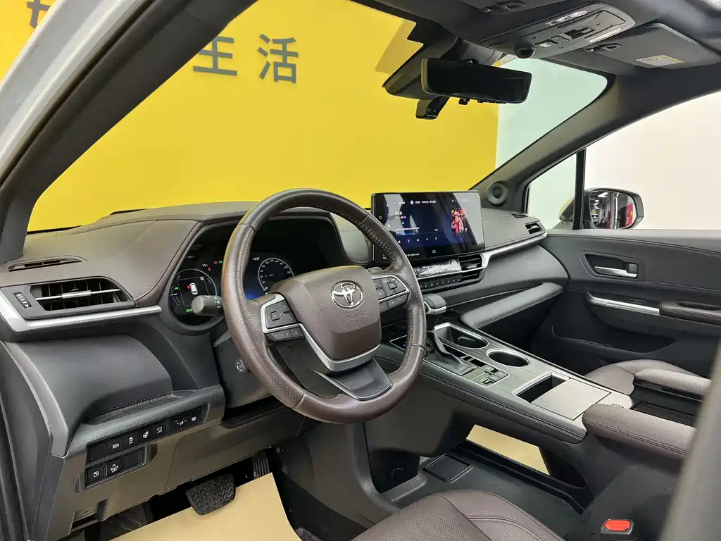 Sienna 2023 2.5L Hybrid Platinum Edition