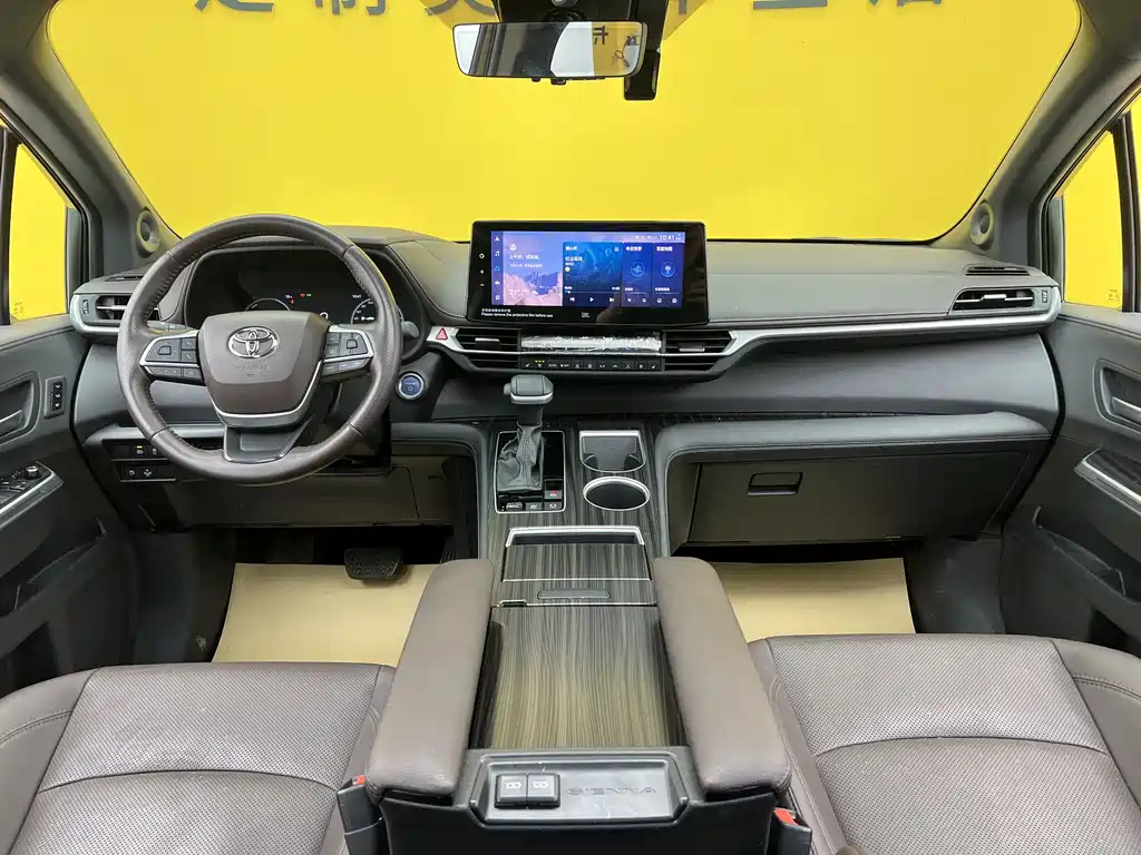Sienna 2023 2.5L Hybrid Platinum Edition