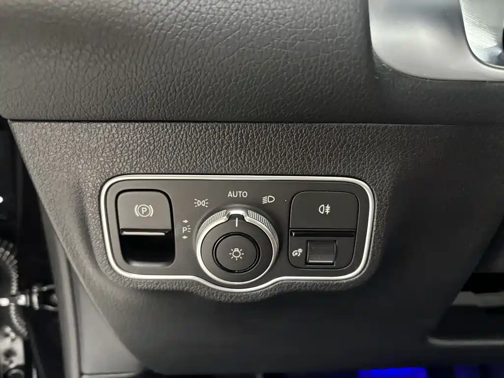 Mercedes-Benz GLB 2025 GLB 220 Fashion