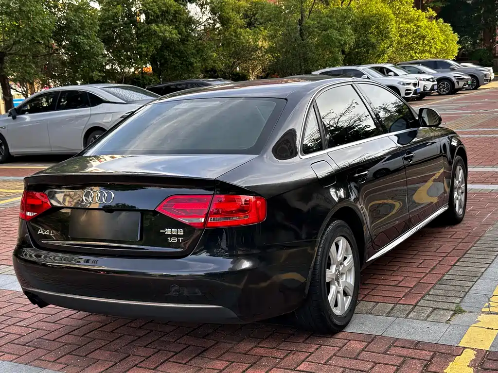 Audi A4L 2012 1.8 TFSI Manual Comfort Edition