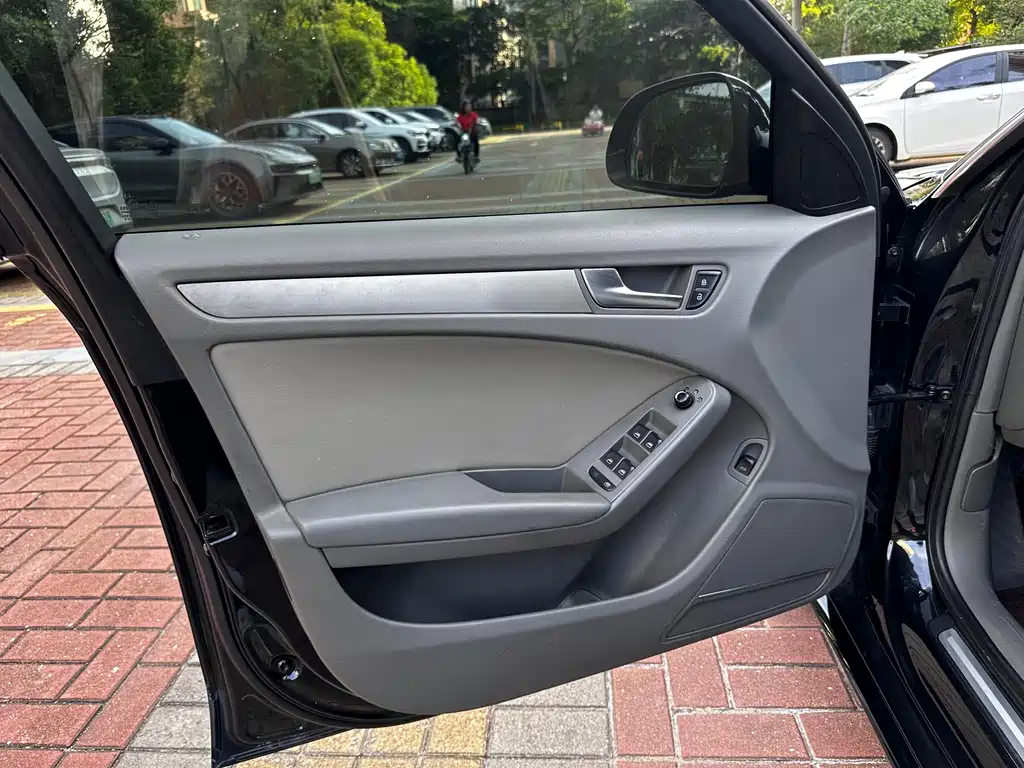Audi A4L 2012 1.8 TFSI Manual Comfort Edition