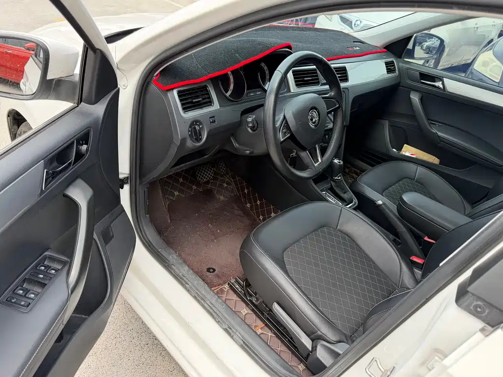 Skoda Rapid Spaceback 2018 1.6L Automatic Comfort Edition