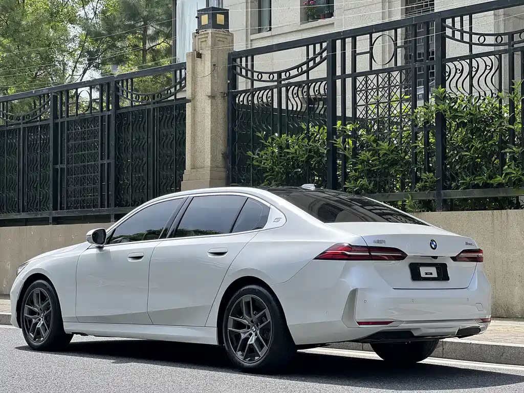 BMW 5 Series 2024 530Li Leading Edition Luxury Package