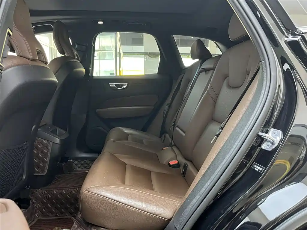 Volvo XC60 2022 B5 AWD Inscription