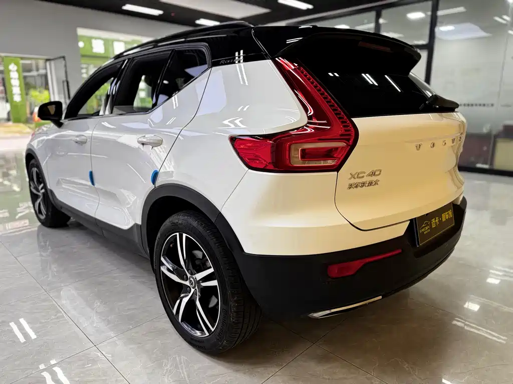 Volvo XC40 2020 T4 AWD R-Design